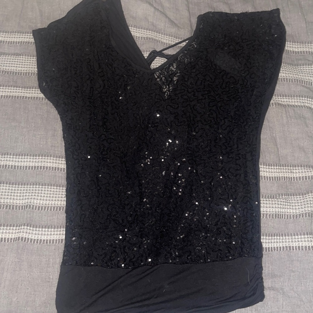 DAYTRIP open back sequenced shirt